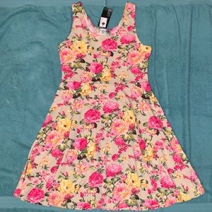 TomsWare| Beige Floral Dress | Size: XL